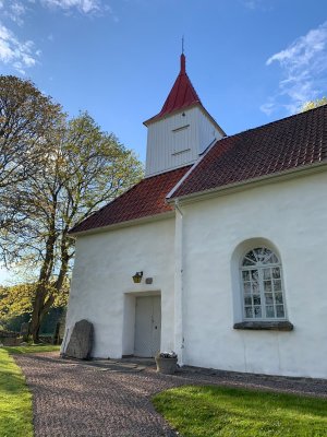 Eggvena kyrka och Vg 151