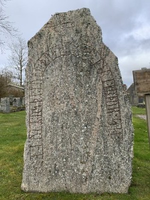 Vg 100 vid Flo kyrka.